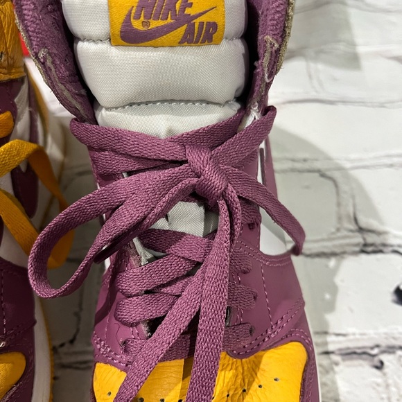 Jordan 1 Retro High OG - Picture 8 of 12